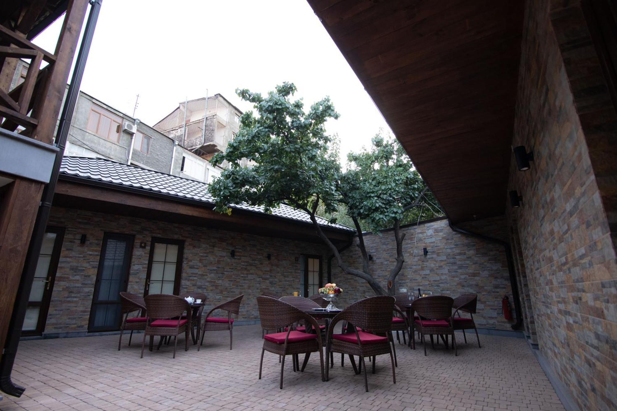 Boutique Living Hotel Yerevan Exterior photo